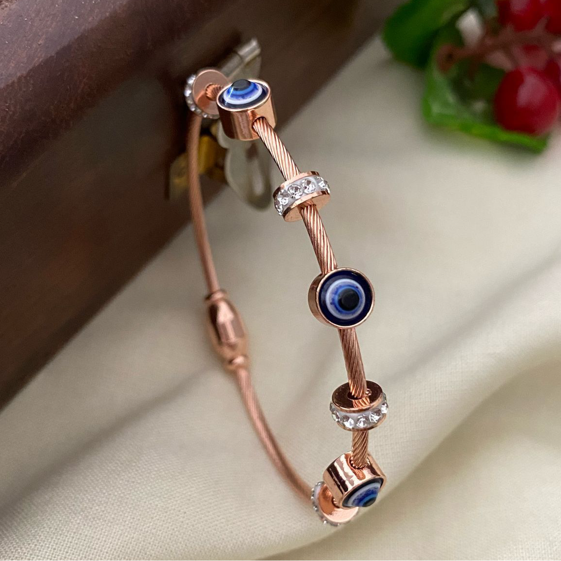 Stainless Steel Evil Eye Bracelet in Rose Gold (Anti-Tarnish)