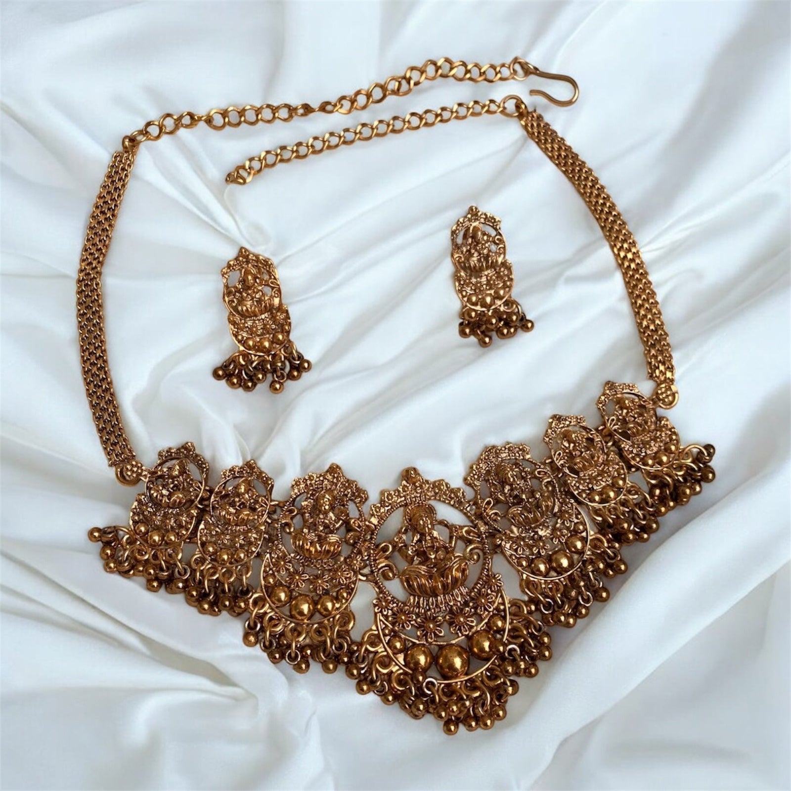 Vihaa Necklace